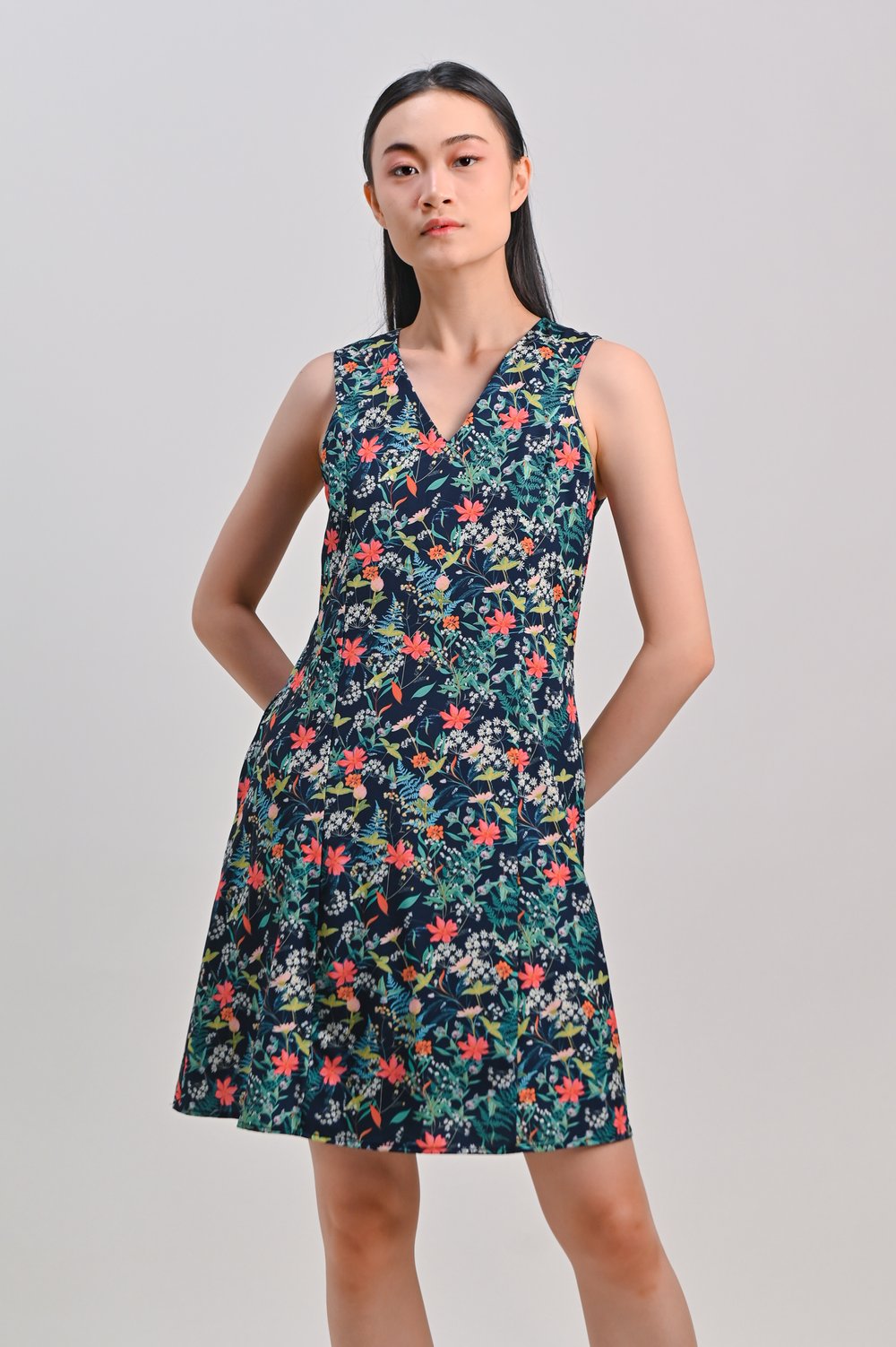 HALSTON NAVY FLORAL SLEEVELESS PANELLED DRESS