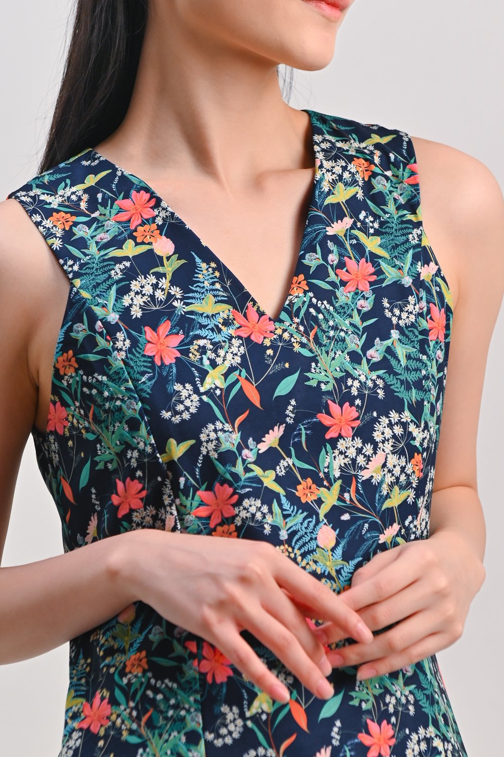 HALSTON NAVY FLORAL SLEEVELESS PANELLED DRESS