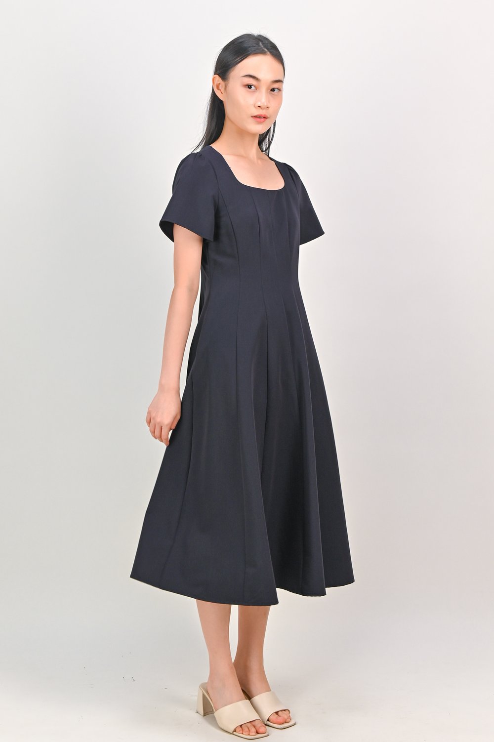 BRISA SLEEVED PANELLED MIDI DRESS IN NAVY