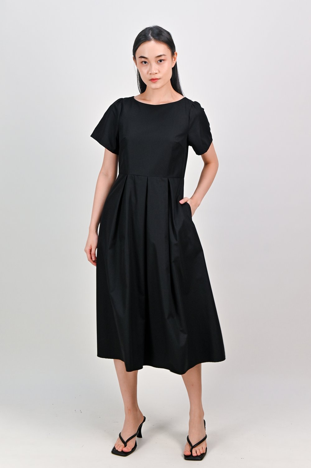 SALDANA SLEEVED BOX-PLEAT DRESS IN BLACK