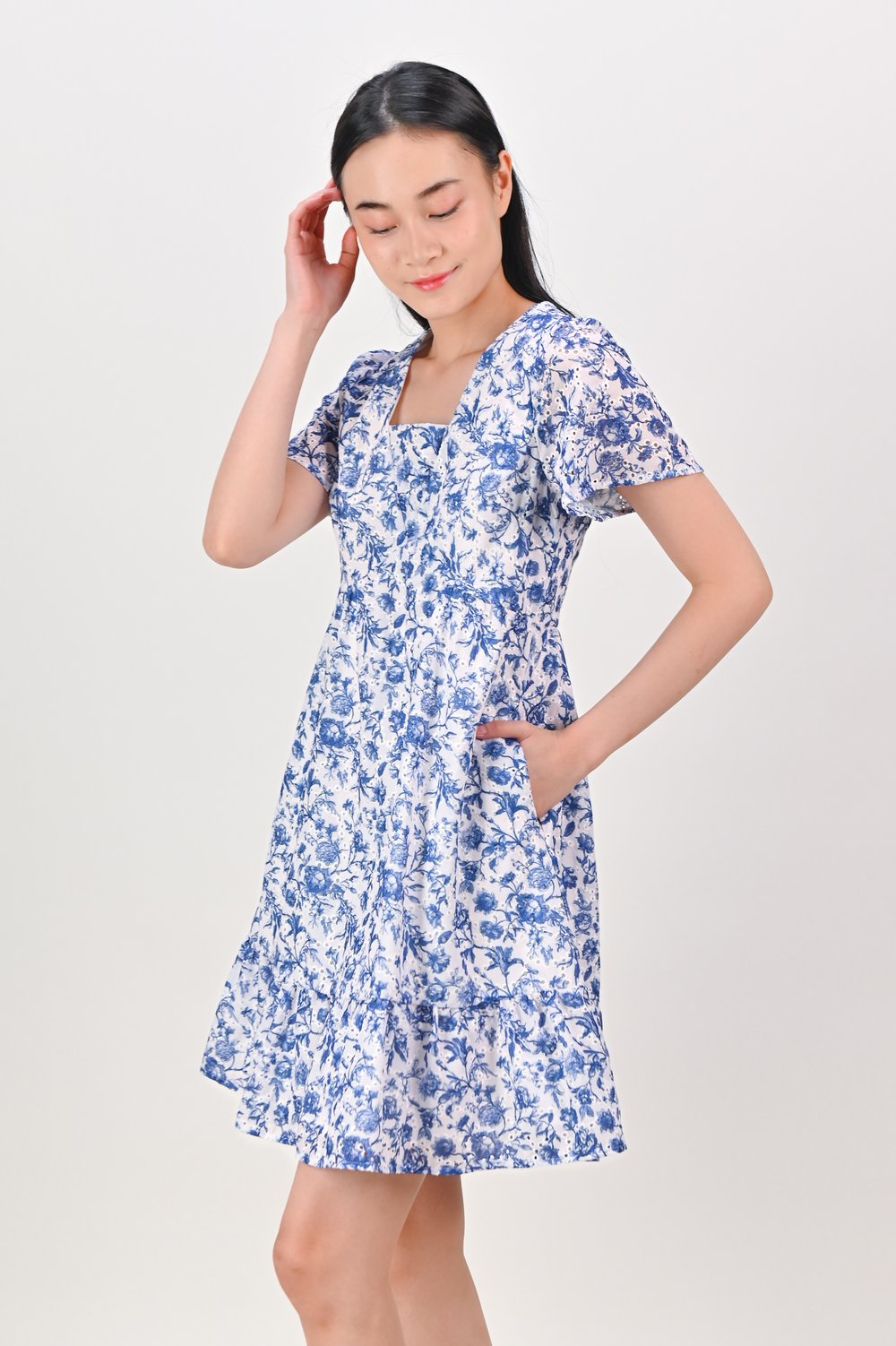 ANTIQUE TOILE EYELET SLEEVED FLOUNCE DRESS