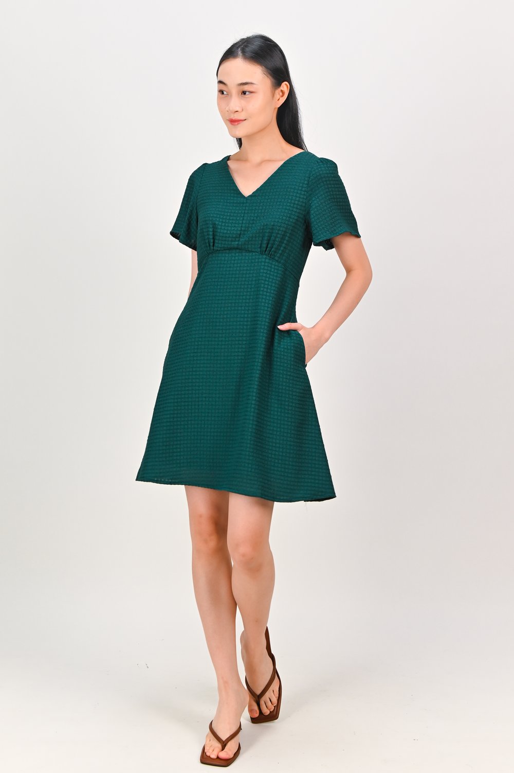 MAGARA TEXTURED SLEEVED DRESS IN FOREST