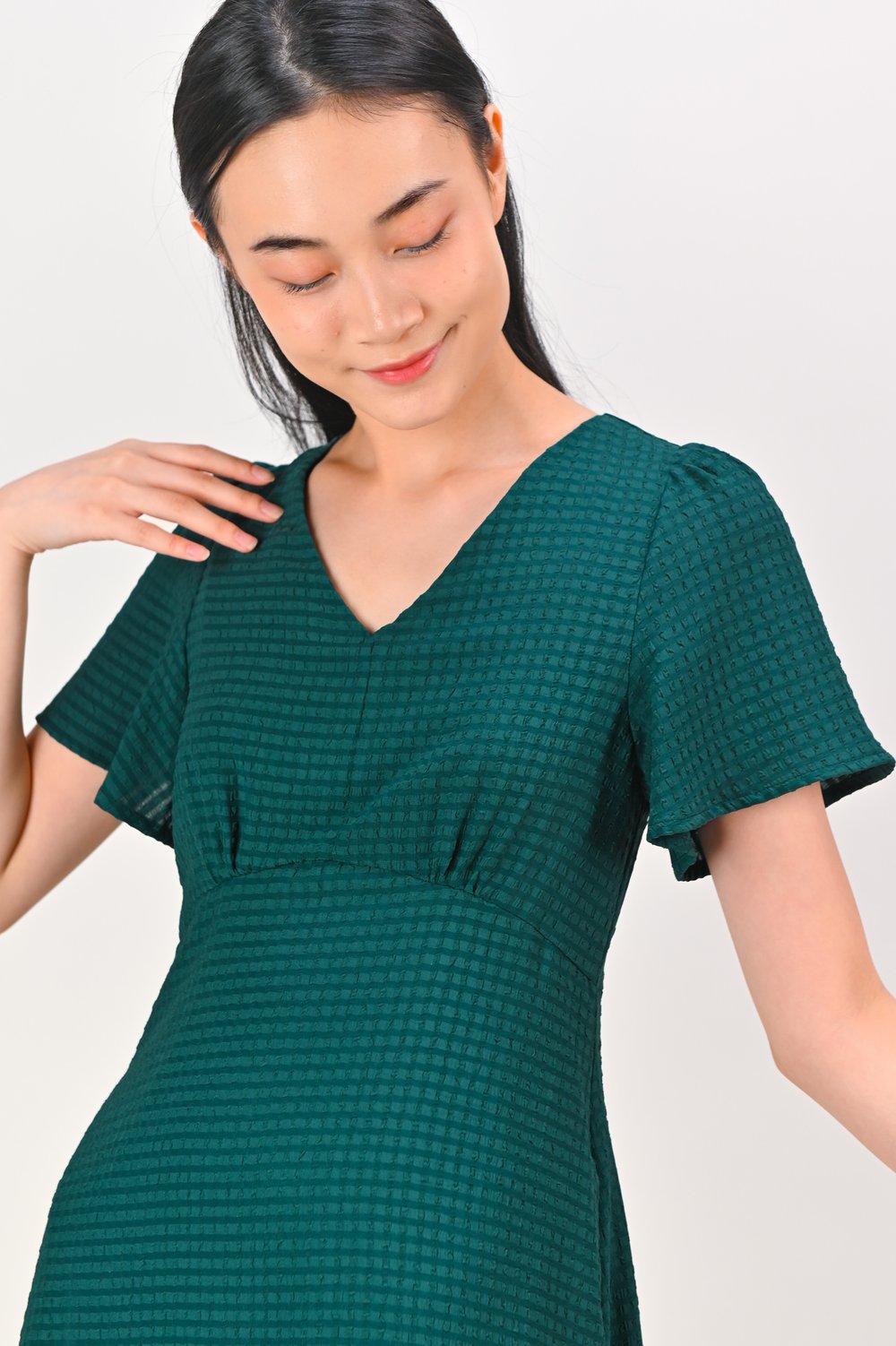 MAGARA TEXTURED SLEEVED DRESS IN FOREST