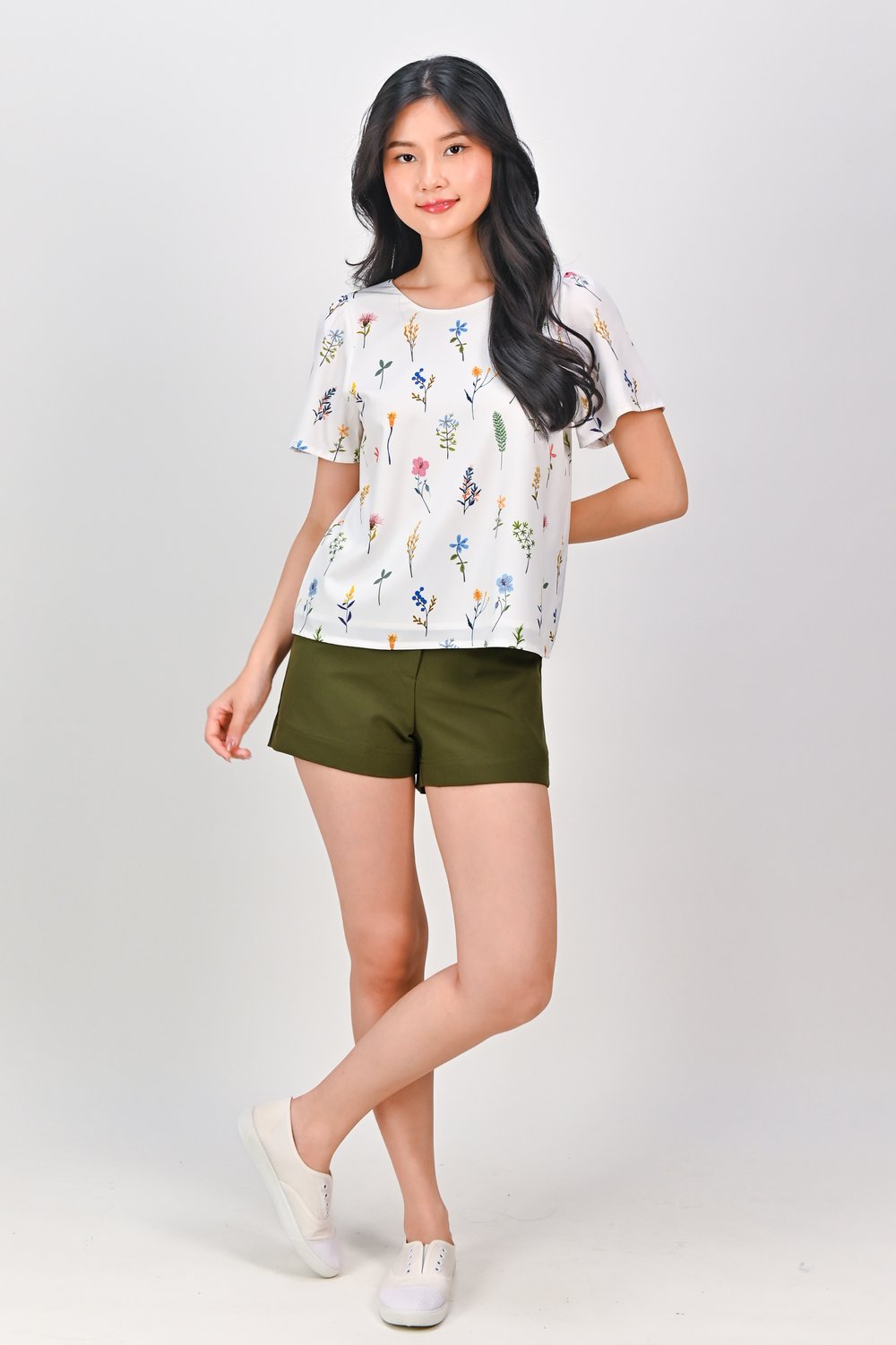 BLOOMING MEADOWS SLEEVED TOP