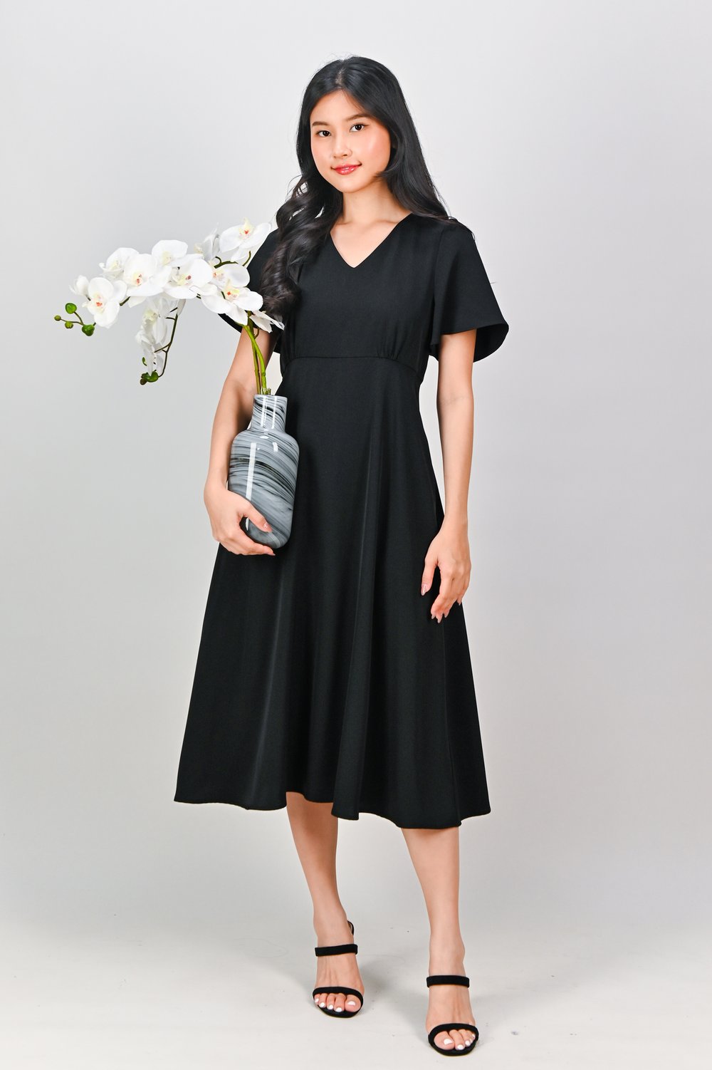 OLSEN SLEEVED V-NECK HIGH-WAIST DRESS IN BLACK