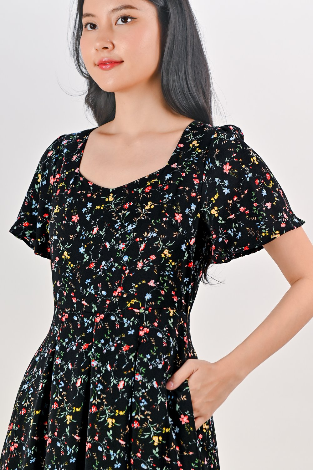 SONDARA BLACK FLORAL SLEEVED MIDI DRESS