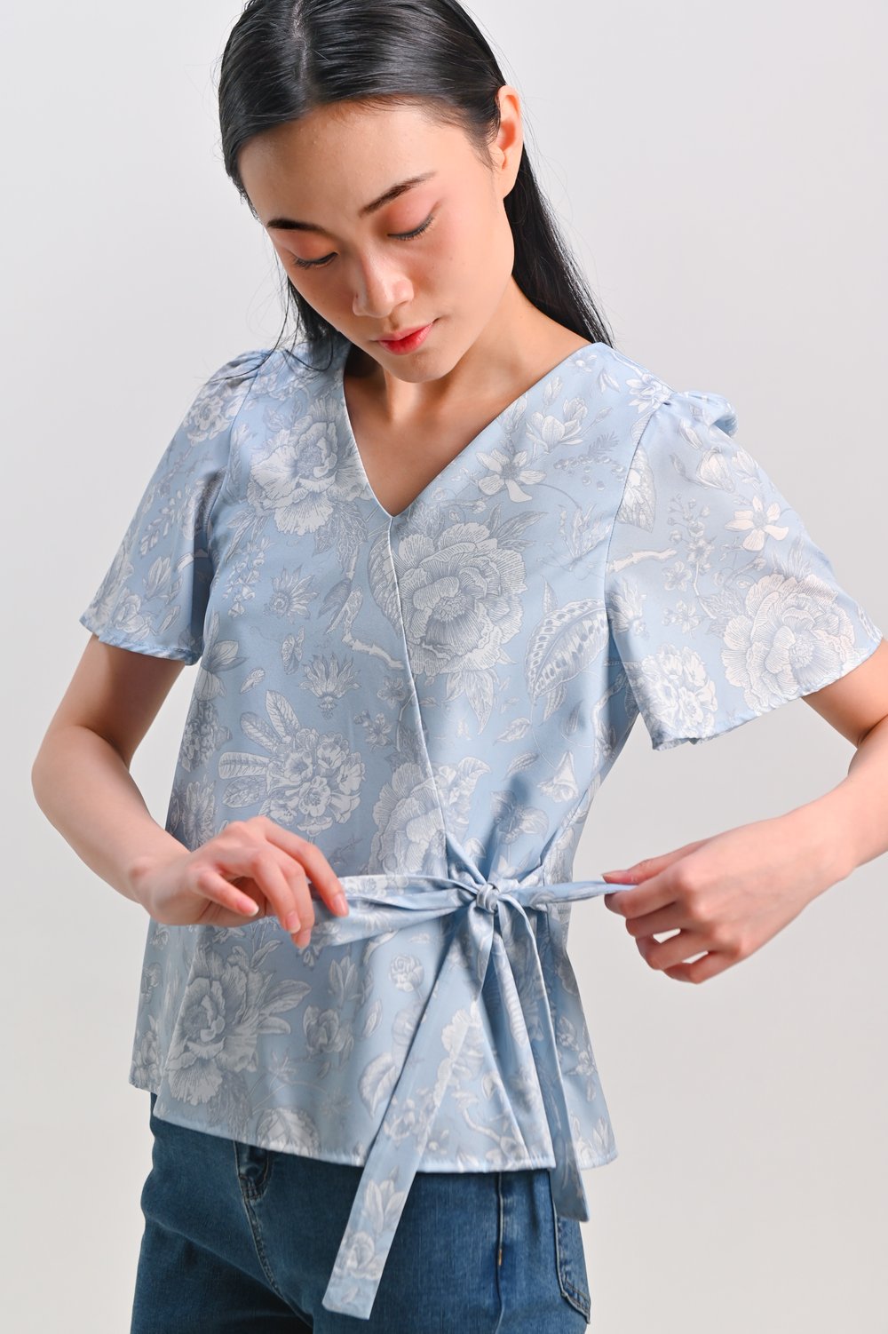 BLUE PORCELAIN BLOOMS SLEEVED TIE-SASH TOP