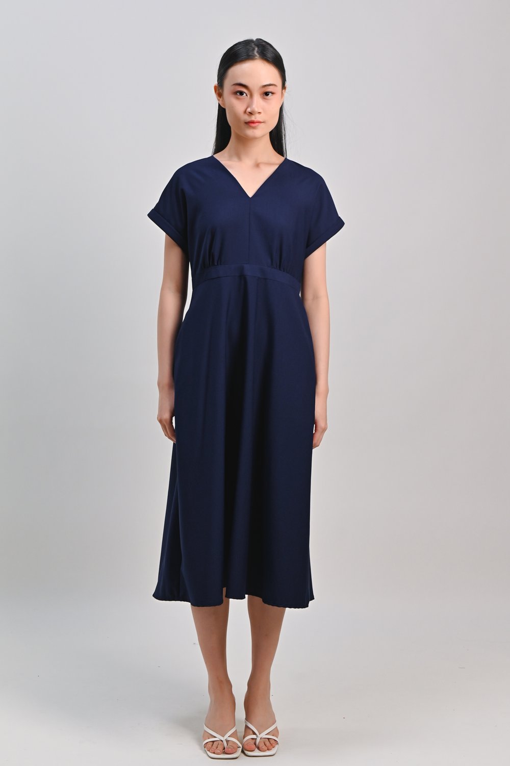 AVALON V-NECK SLEEVED MIDI DRESS IN NAVY