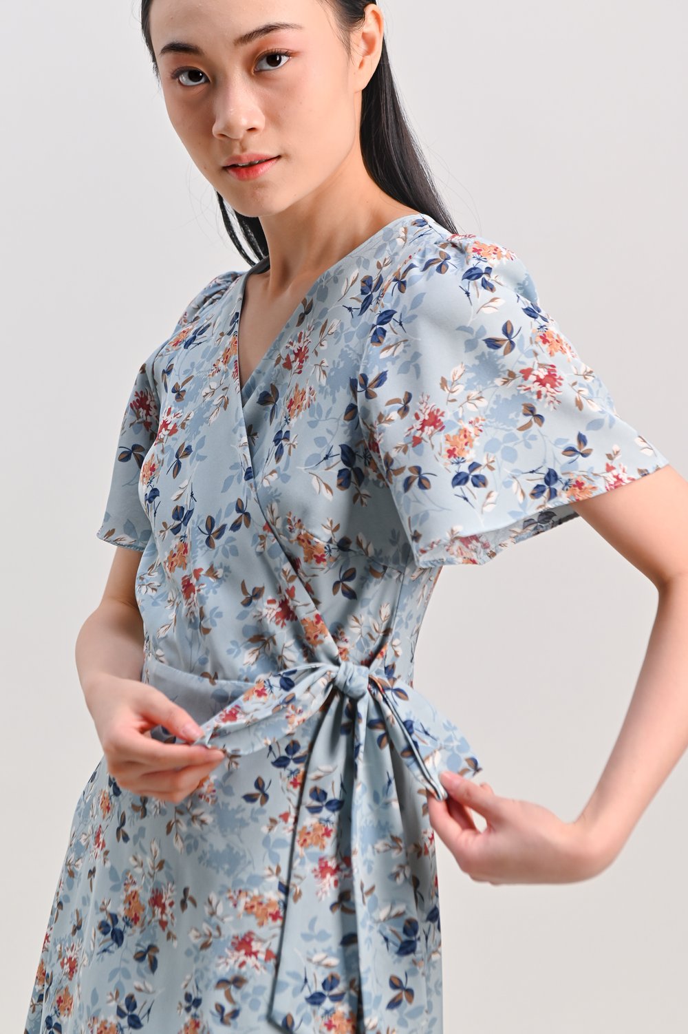 CHARLIZE SLEEVED TIE-SASH DRESS IN BLUE FLORAL