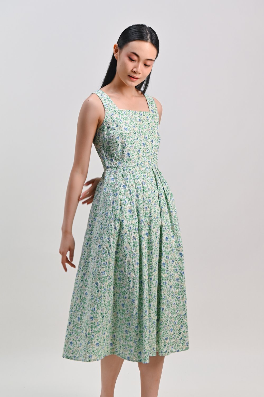 QUILLIE BLUEBERRY EYELET SLEEVELESS DRESS