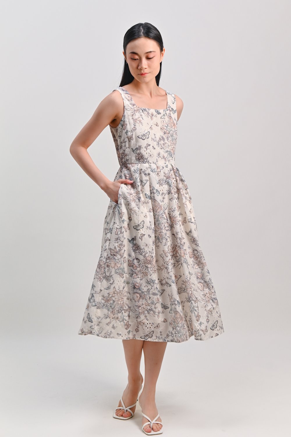 JUSTY BUTTERFLY SLEEVELESS PLEAT MIDI DRESS IN PEACH