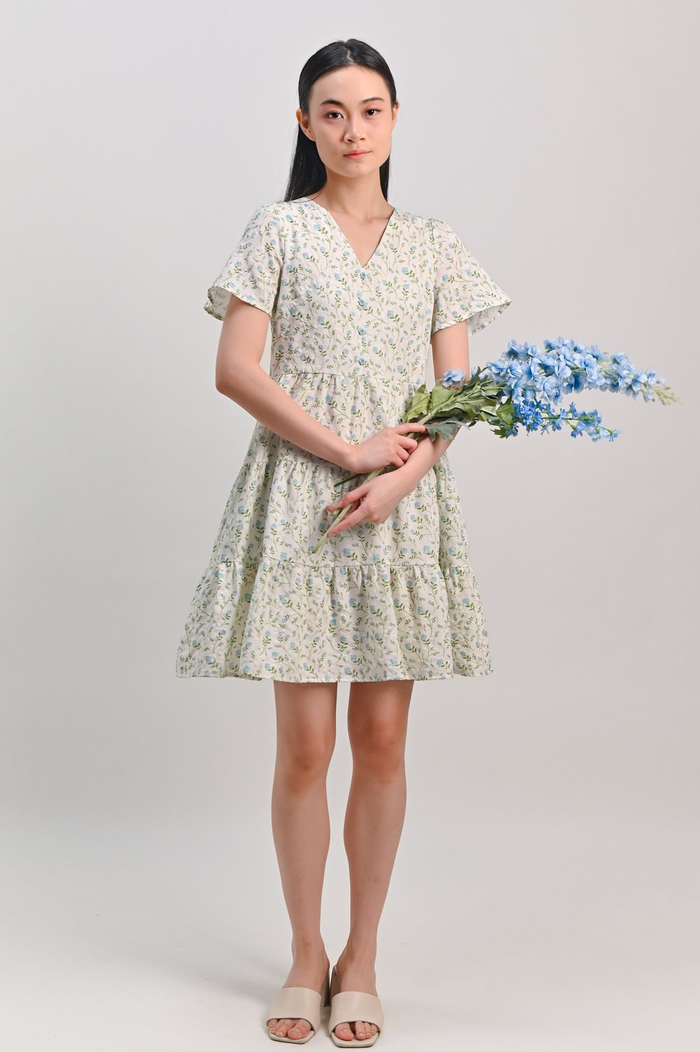 ELOWEN BLUE FLORAL BUTTON TIERED DRESS