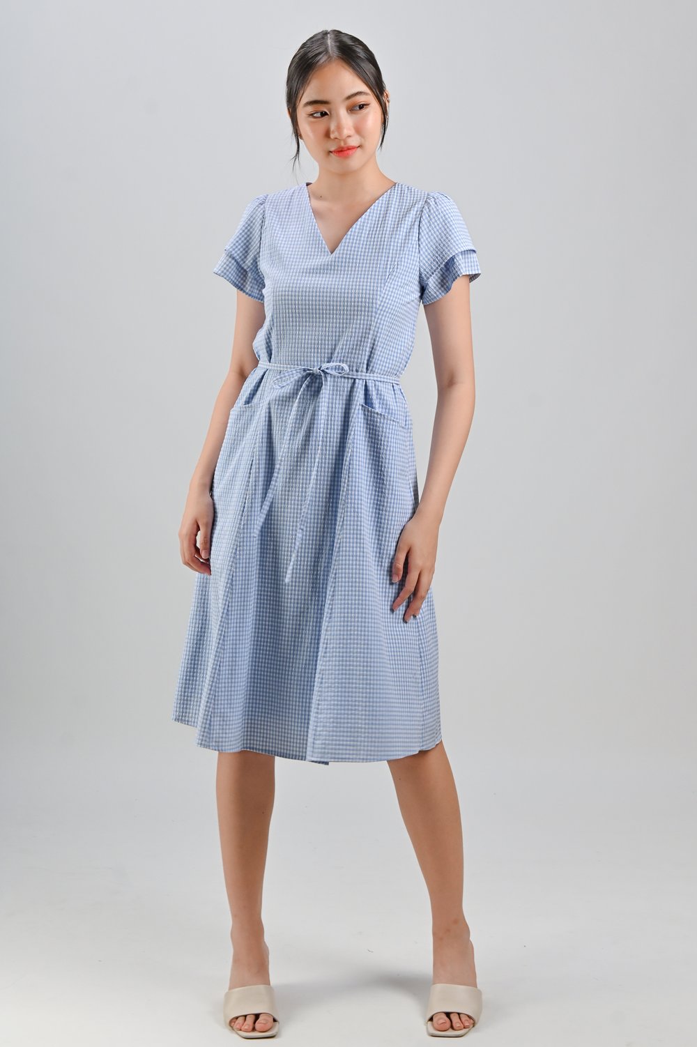 VERIE GINGHAM SLEEVED MIDI DRESS IN BLUE