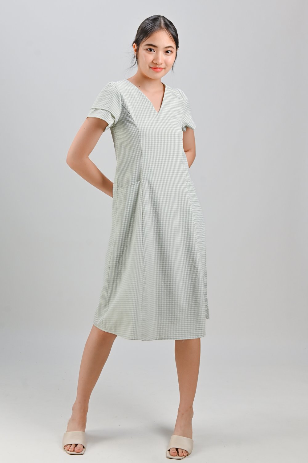 VERIE GINGHAM SLEEVED MIDI DRESS IN GREEN