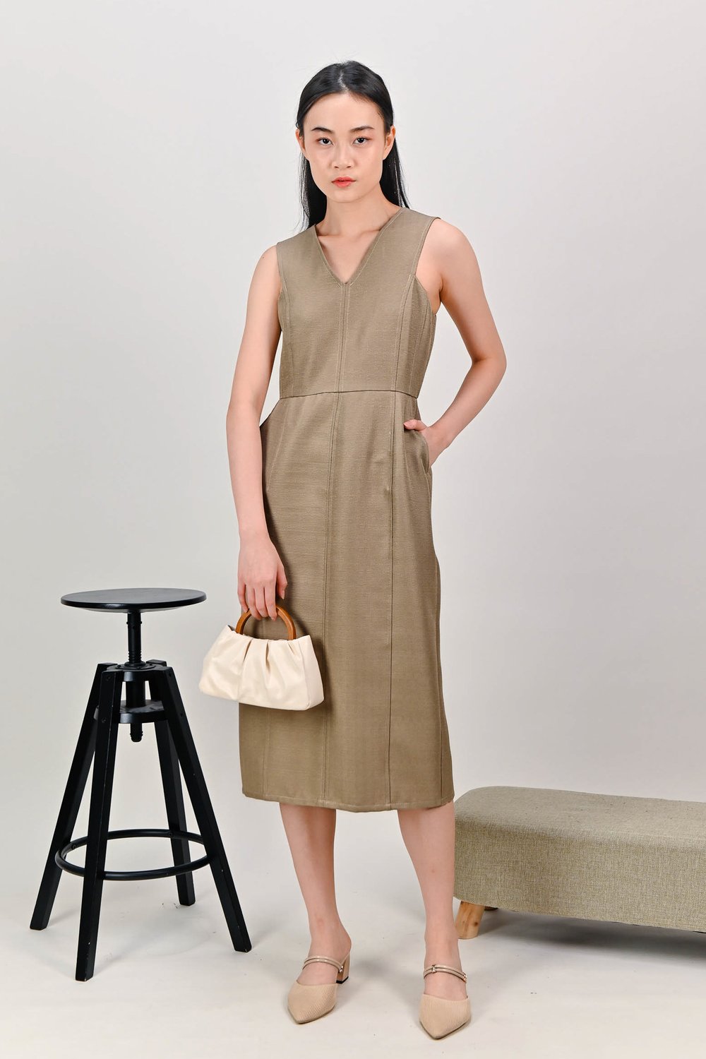 EIRLYS SLEEVELESS PANELLED DRESS IN KHAKI