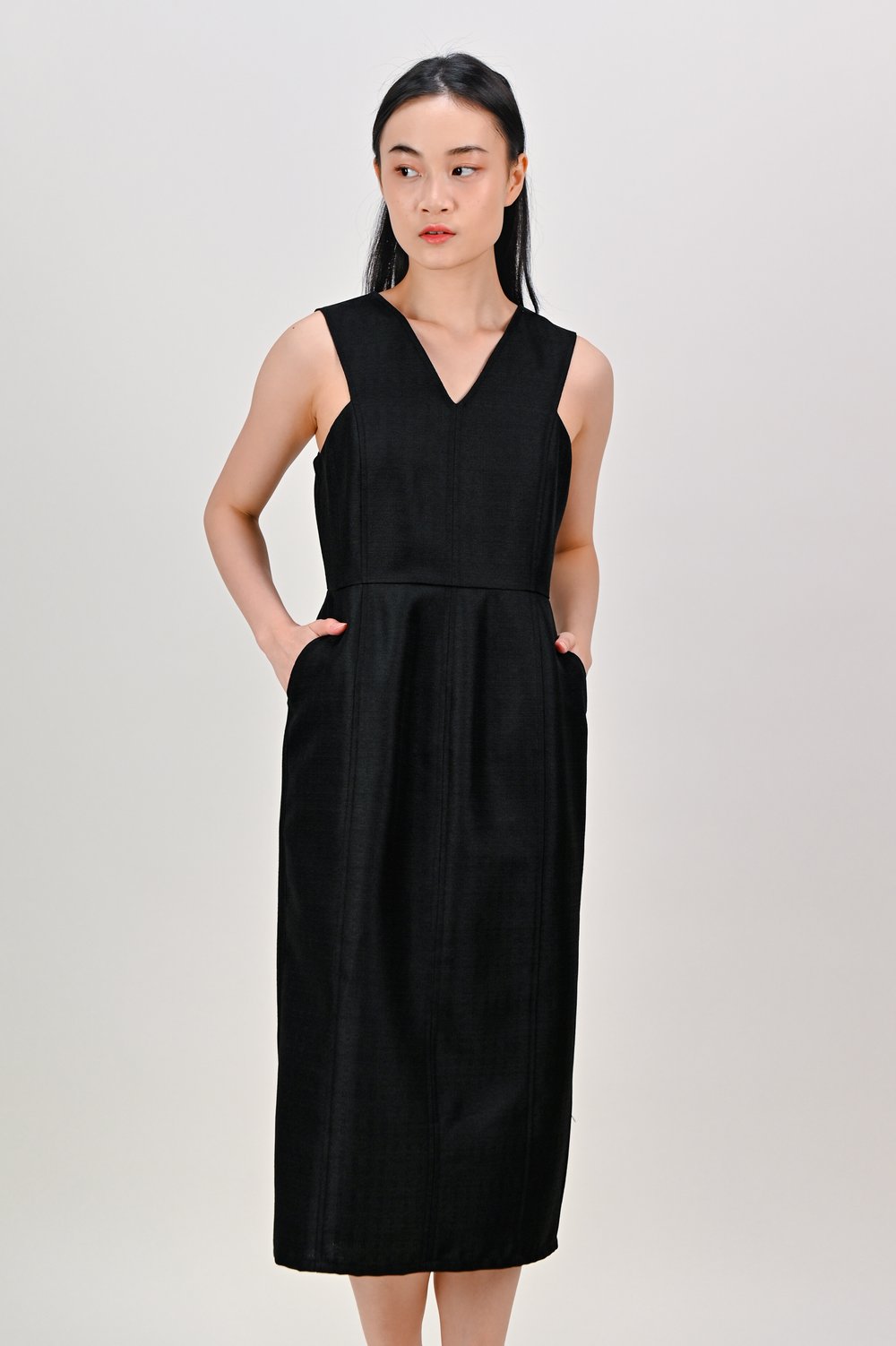 EIRLYS SLEEVELESS PANELLED DRESS IN BLACK