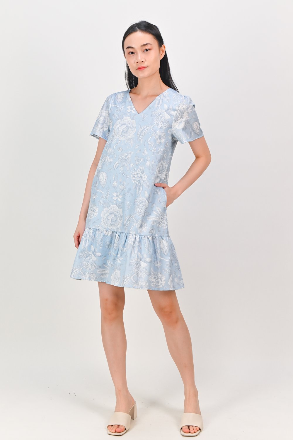 BLUE PORCELAIN BLOOMS SLEEVED SHORT DROPWAIST DRESS