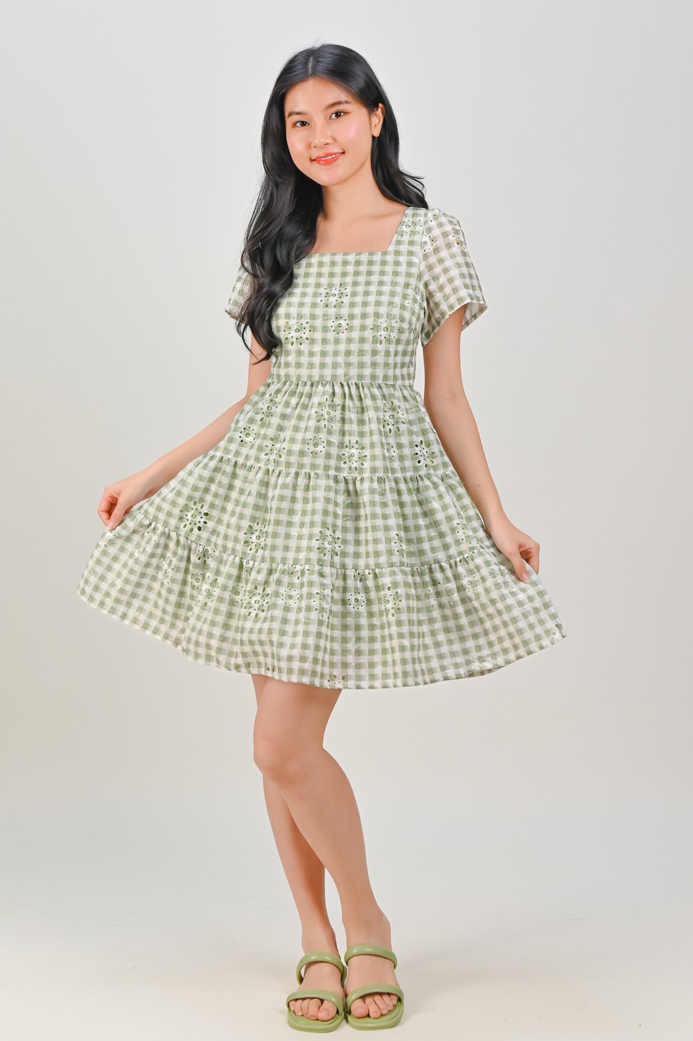 SHIZUKU GINGHAM EYELET BABYDOLL DRESS IN GREEN