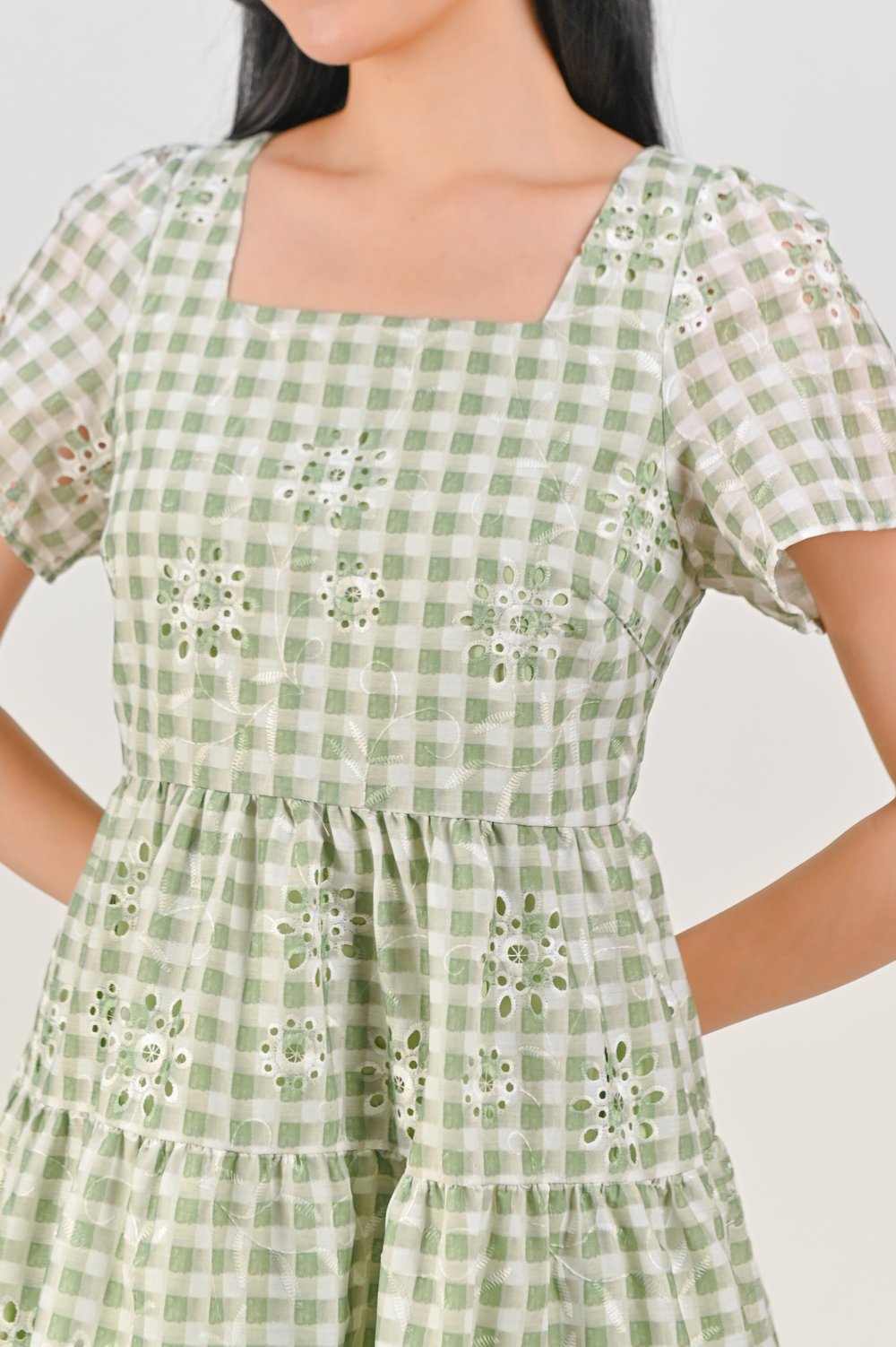 SHIZUKU GINGHAM EYELET BABYDOLL DRESS IN GREEN