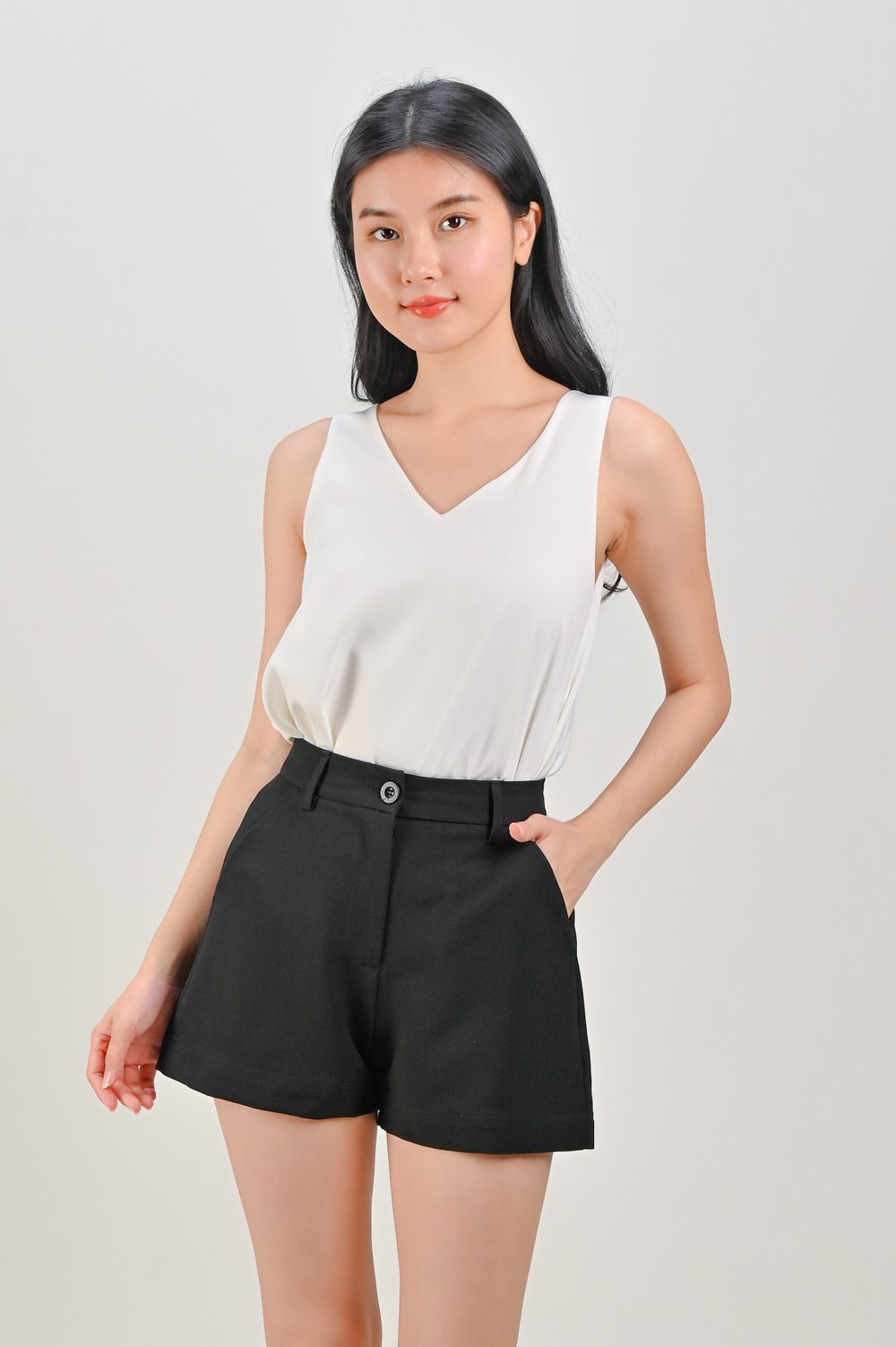 CHIYO ELASTIC-BACK SHORTS IN BLACK