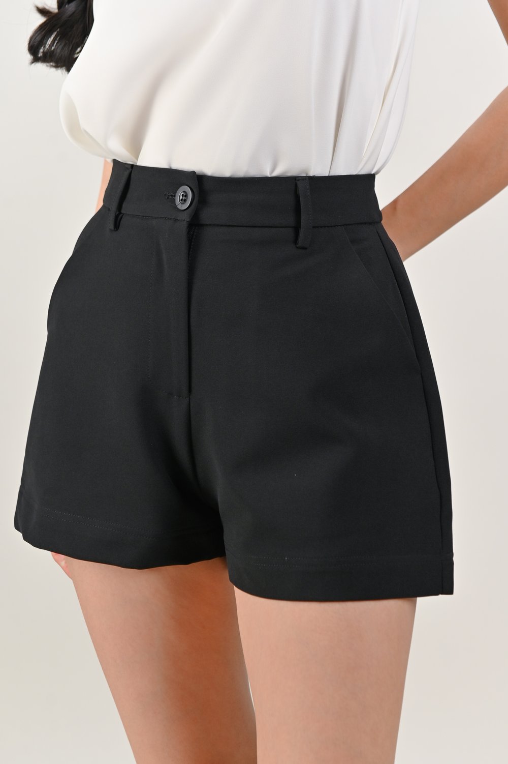 CHIYO ELASTIC-BACK SHORTS IN BLACK
