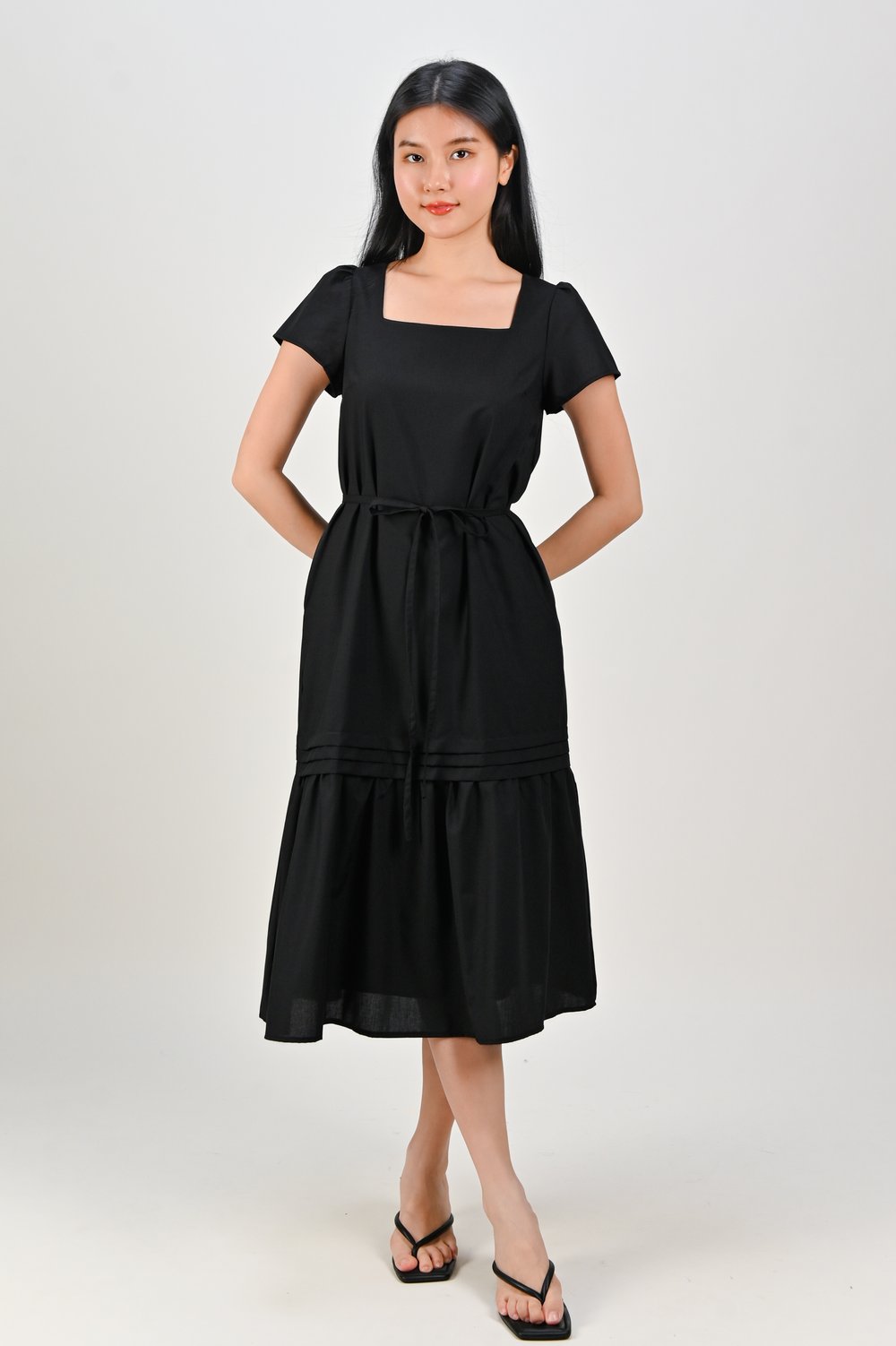 HANAMI SQUARE-NECK SLEEVED MIDI DRESS IN BLACK