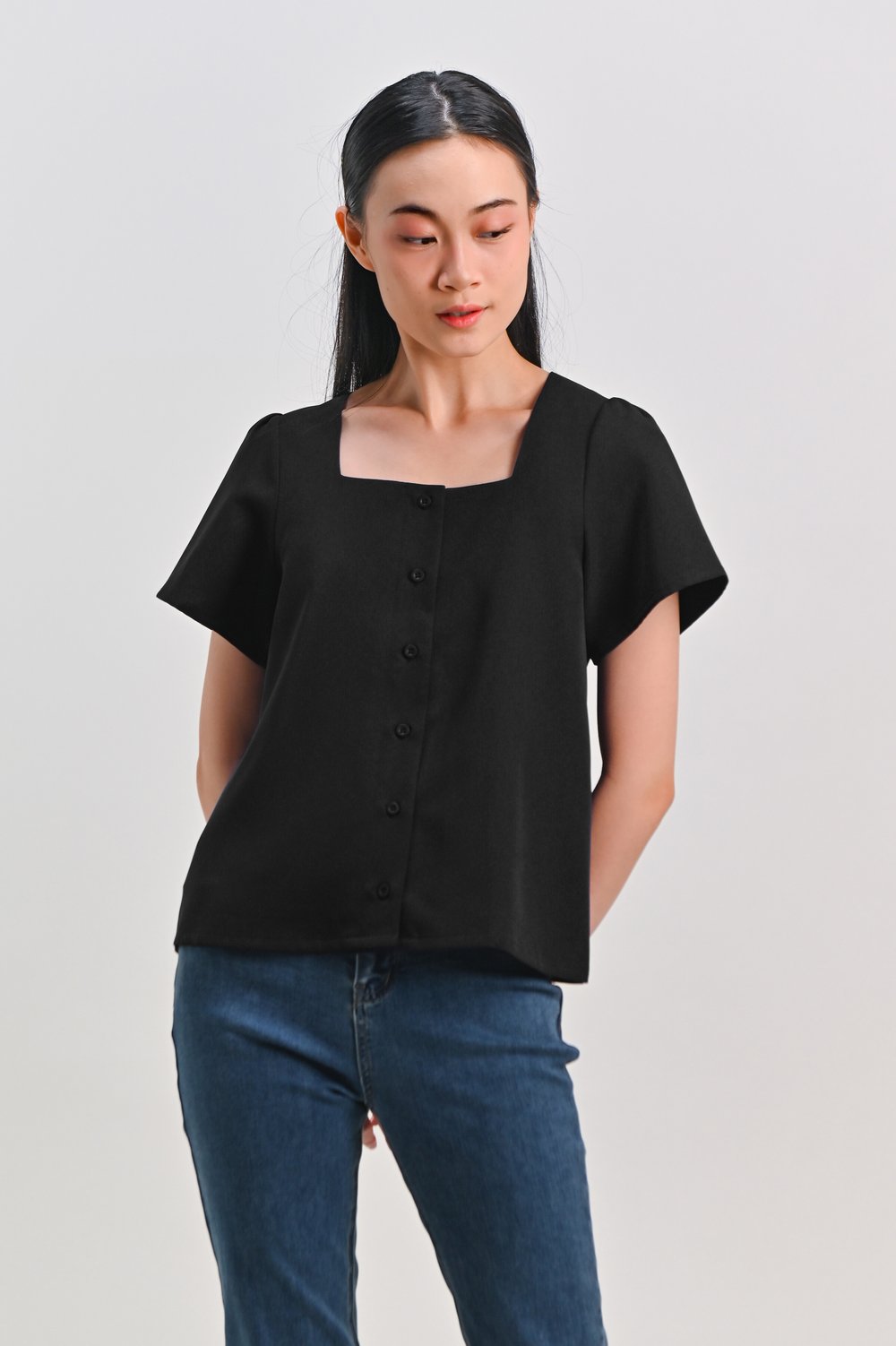 LULIE SQUARE-NECK SLEEVED TOP IN BLACK