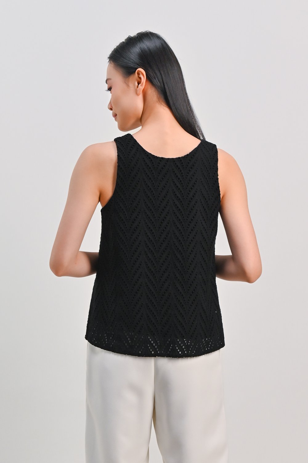 CATHIE EYELET TWO-WAY TOP IN BLACK