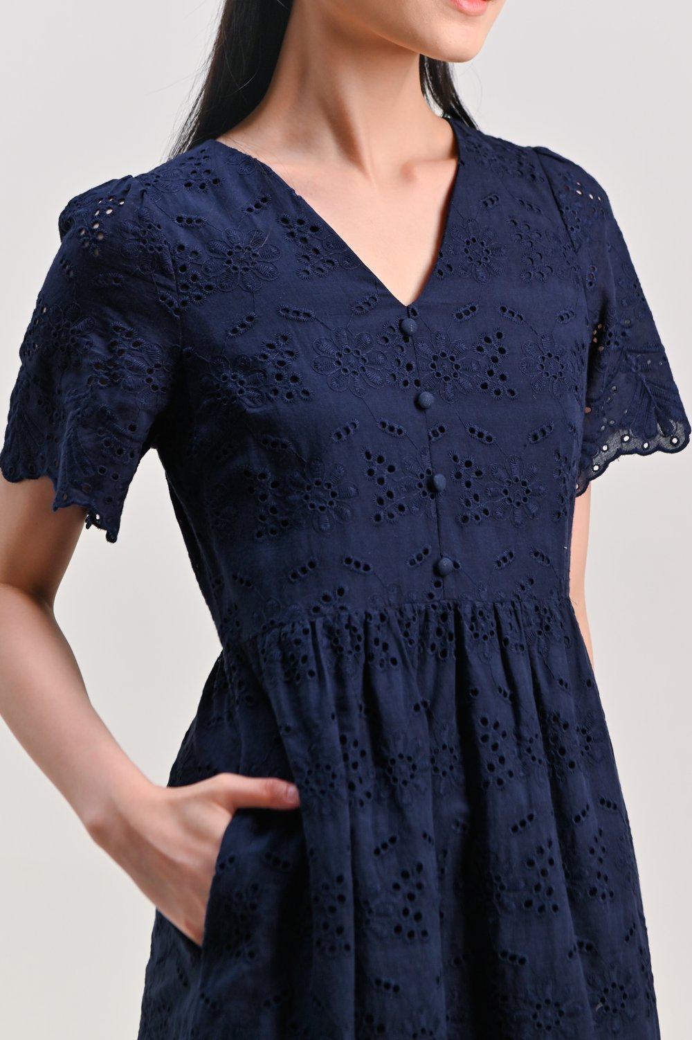 ULYANA EYELET SLEEVED MIDI DRESS IN NAVY