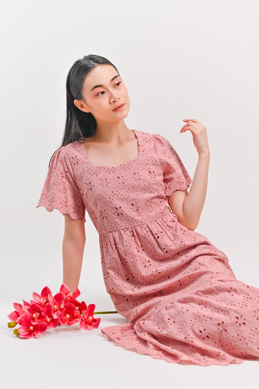 NARINA EYELET SLEEVED MIDI DRESS IN PINK