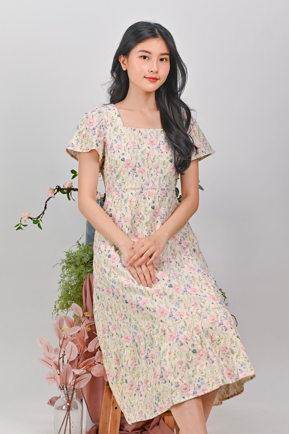 YINGJIA EMB. SQUARE-NECK SLEEVED MIDI DRESS