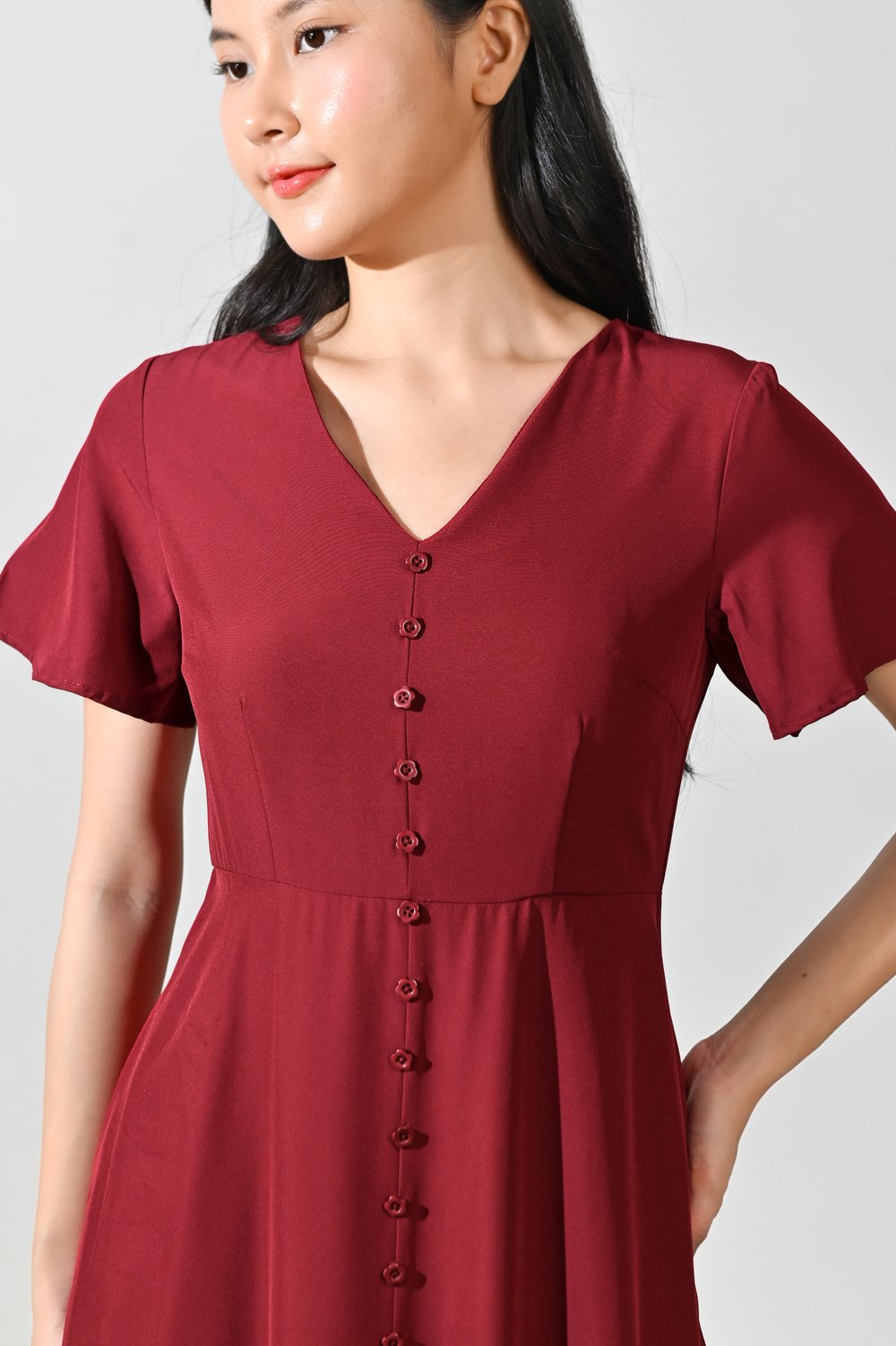 AYAME SLEEVED FLOWER-BUTTON MIDI DRESS IN RED