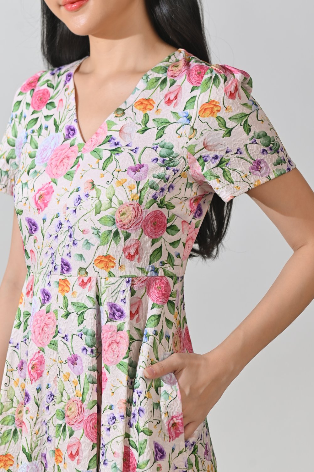 KENYE EMBOSSED SLEEVED DRESS IN PINK FLORALS