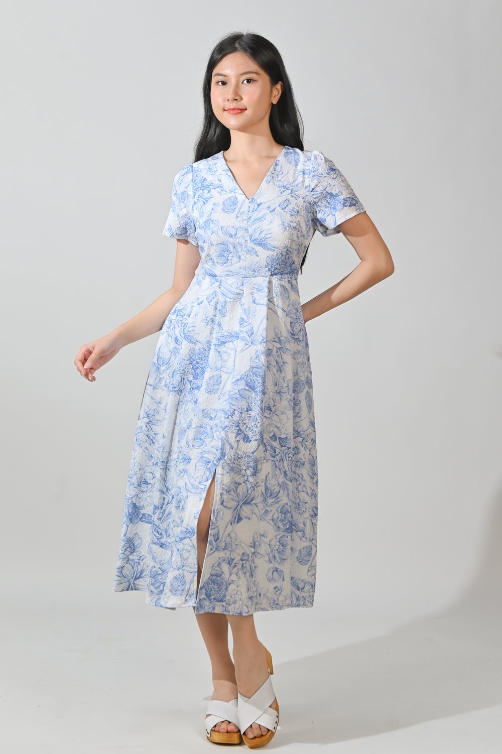 KENYE EMBOSSED SLEEVED DRESS IN BLUE PORCELAIN