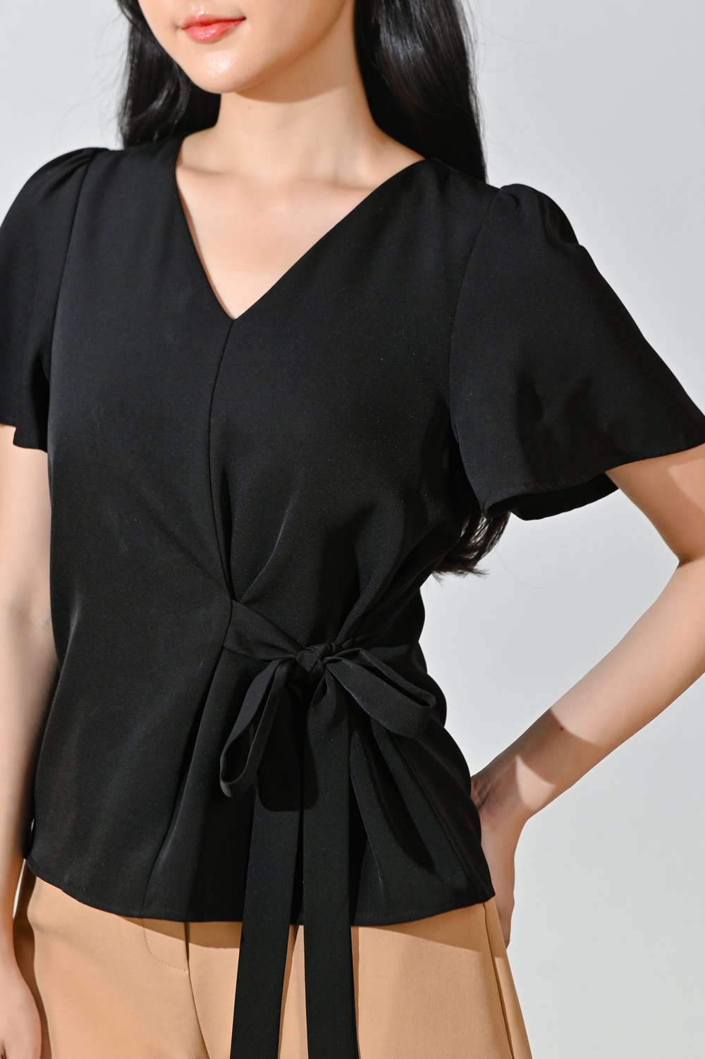 DEXIE SLEEVED TIE-SASH TOP IN BLACK