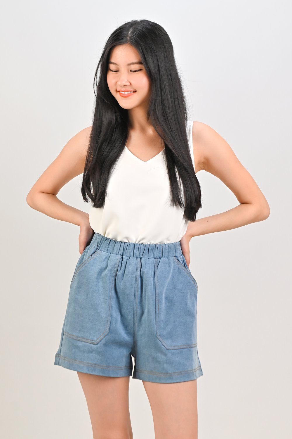 ZORANA ELASTIC-WAIST SHORTS IN LIGHT DENIM