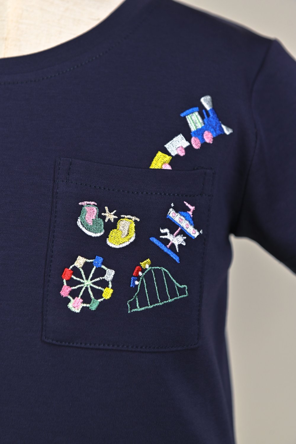 CARNIVAL NAVY EMB. POCKET KIDS’ TEE