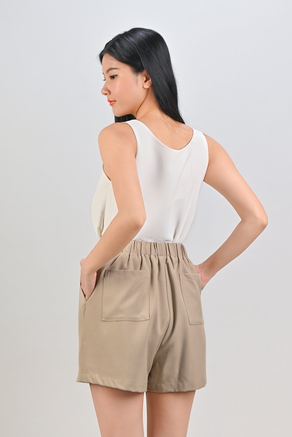 ZENYA ELASTIC-WAIST SHORTS IN KHAKI