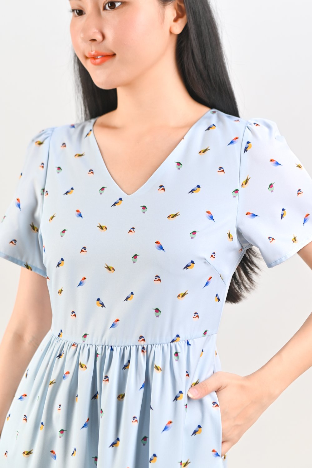LITTLE WINGS V-NECK SLEEVED TIERED MIDAXI DRESS