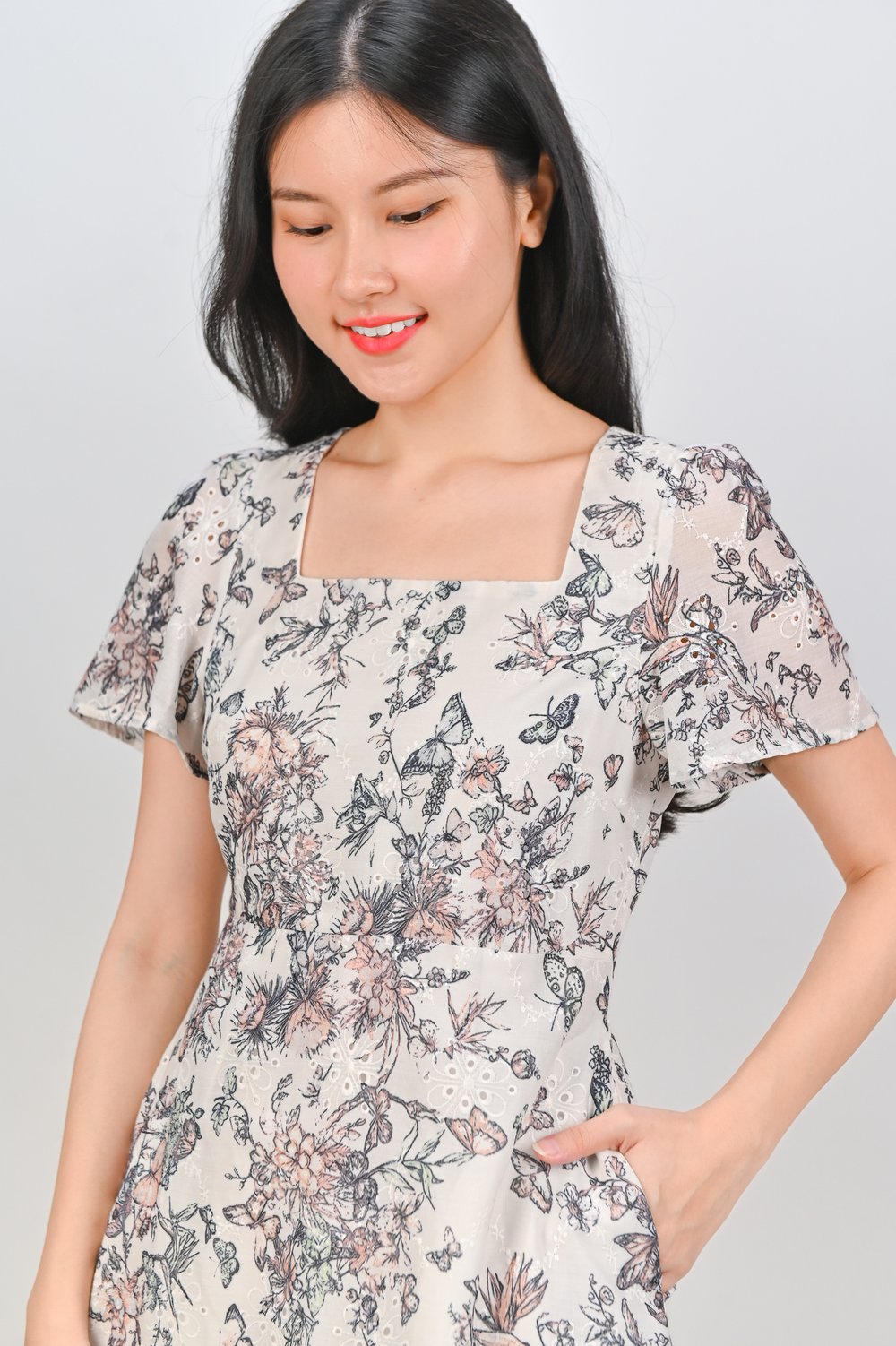 MOXIE BUTTERFLY SLEEVED MIDI DRESS IN PEACH