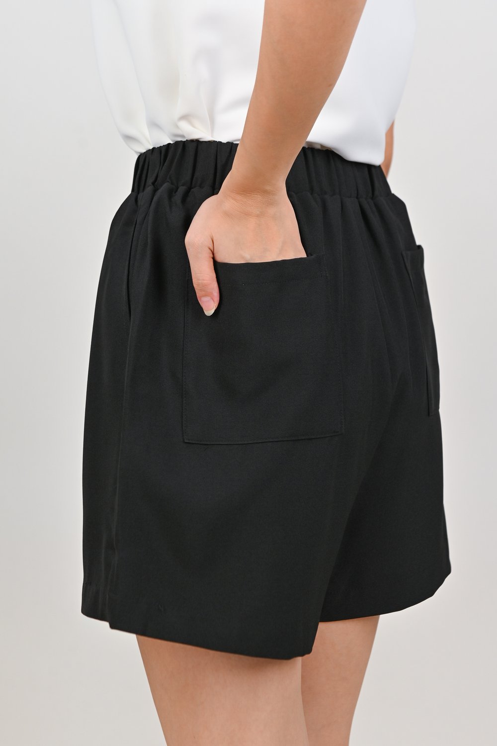 ZENYA ELASTIC-WAIST SHORTS IN BLACK