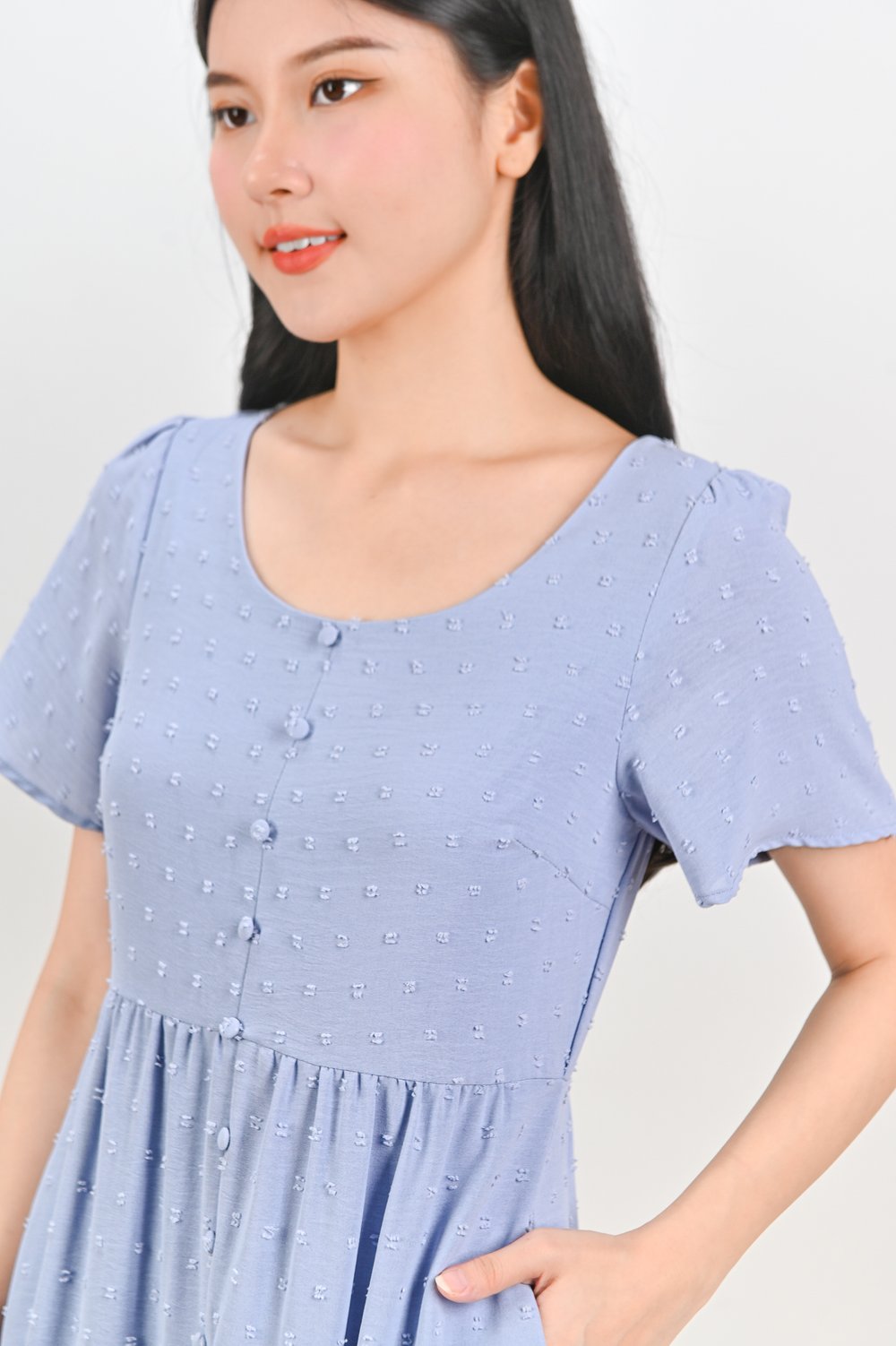 EVIENNE DOTTY SCOOP-NECK SLEEVED DRESS IN PERI-BLUE