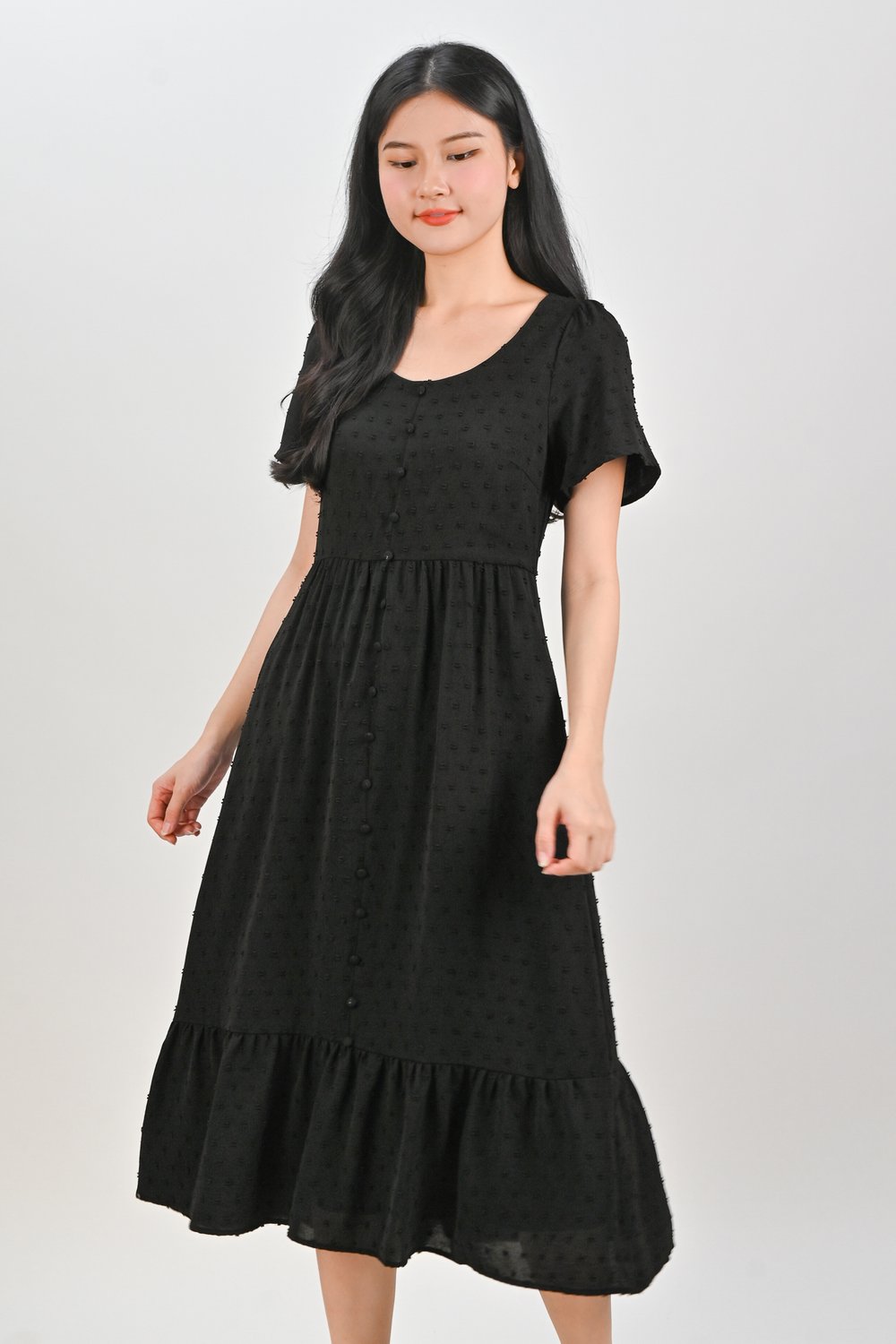 EVIENNE DOTTY SCOOP-NECK SLEEVED DRESS IN BLACK