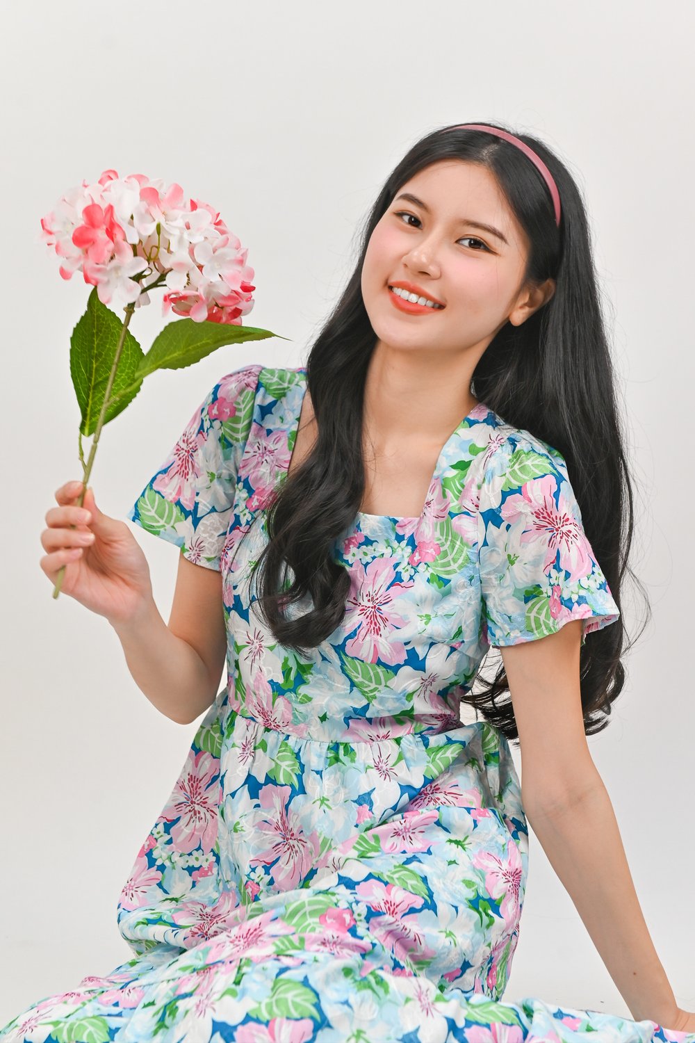 ESTRA FLORAL SQUARE-NECK SLEEVED DRESS IN BLUE