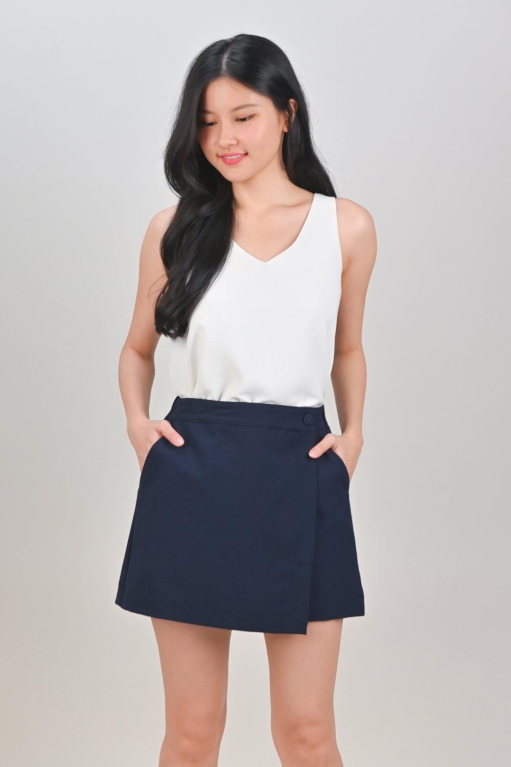 BEX ELASTIC-BACK SKORTS IN NAVY