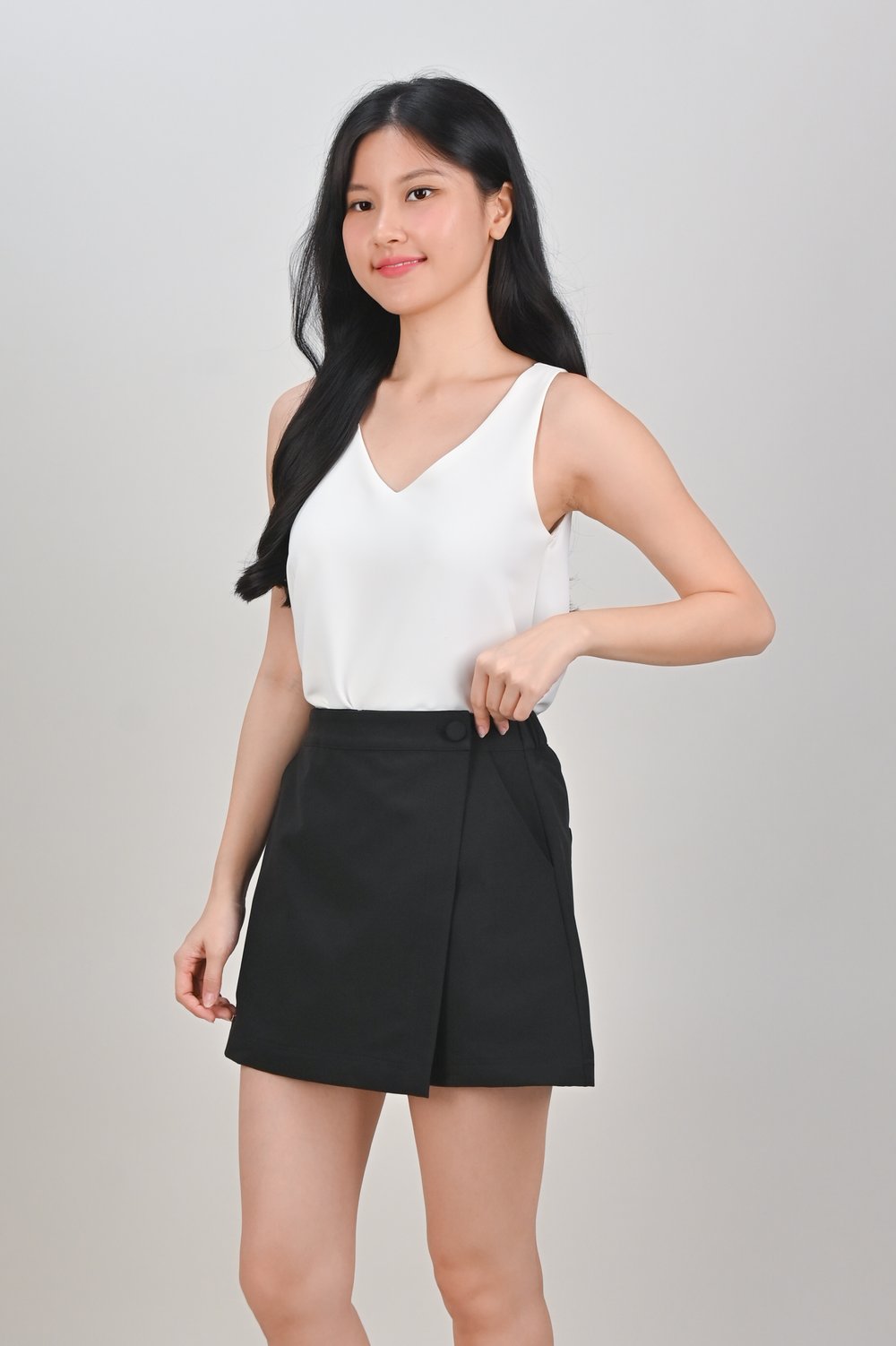 BEX ELASTIC-BACK SKORTS IN BLACK