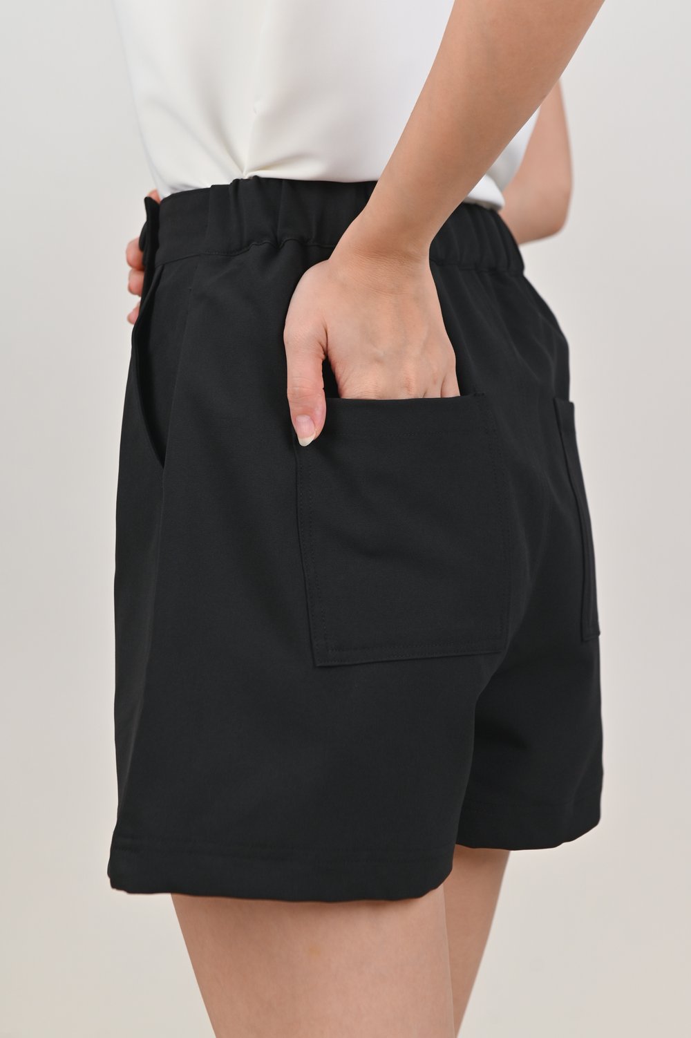 BEX ELASTIC-BACK SKORTS IN BLACK