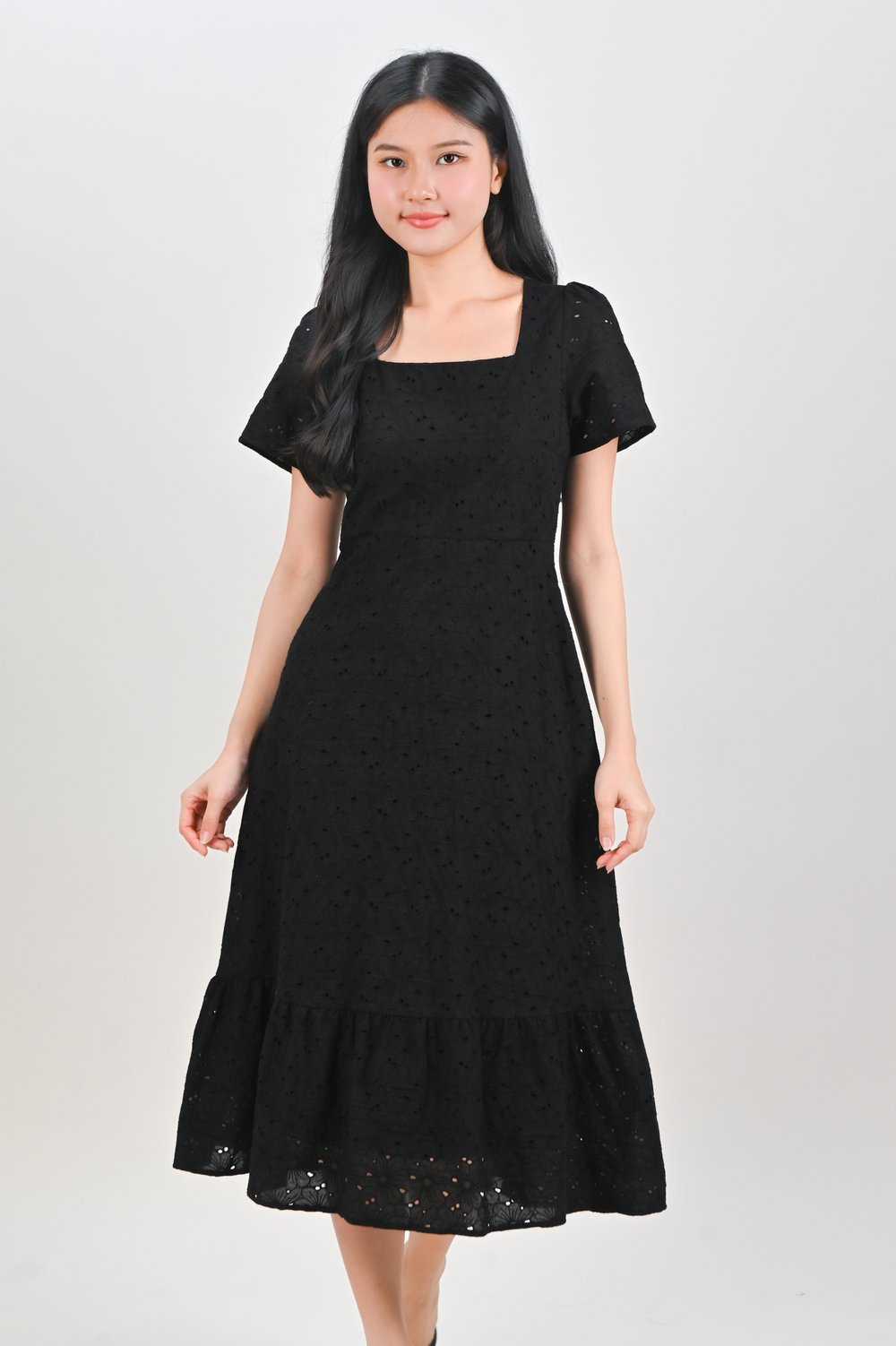 YINDI EYELET SQUARE-NECK SLEEVED MIDI DRESS IN BLACK
