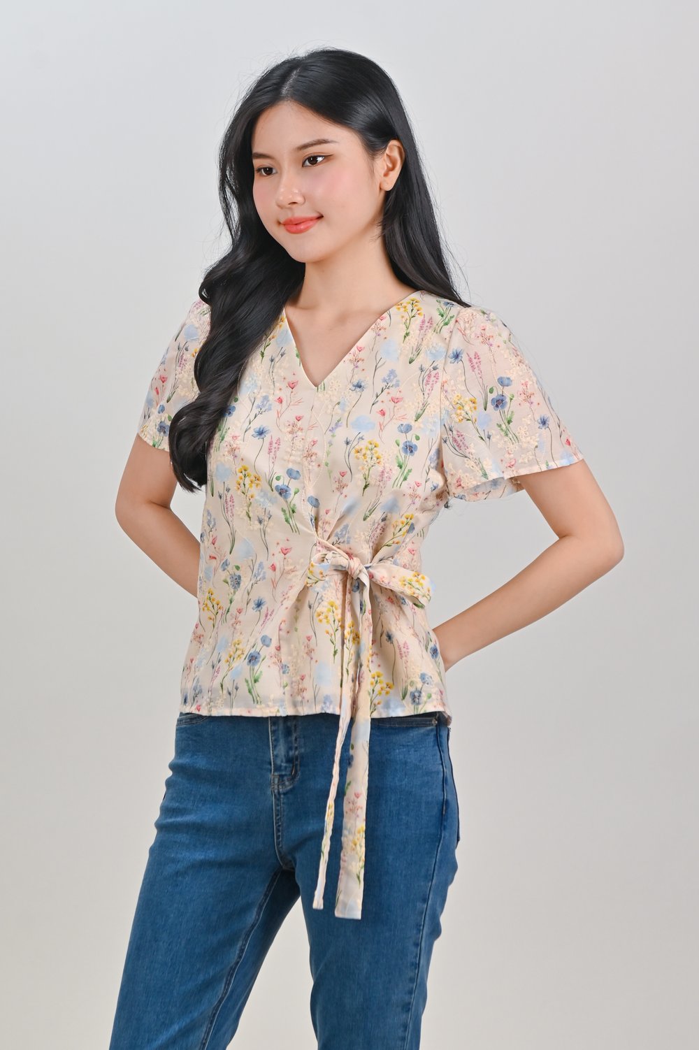 LUNE SLEEVED TIE-SASH TOP IN BLUE FLORAL