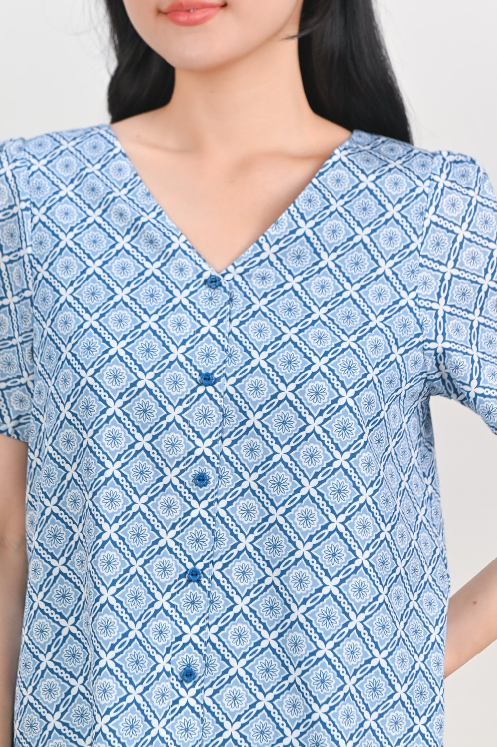 SANTORINI TILES SLEEVED BUTTON TOP